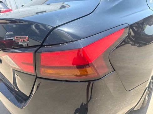 Used 2024 Nissan Altima 2.5 SR FWD image 8