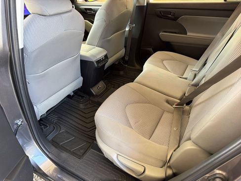 Used 2023 Toyota Highlander L FWD image 31