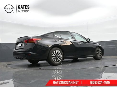 Used 2024 Nissan Altima 2.5 SV image 31
