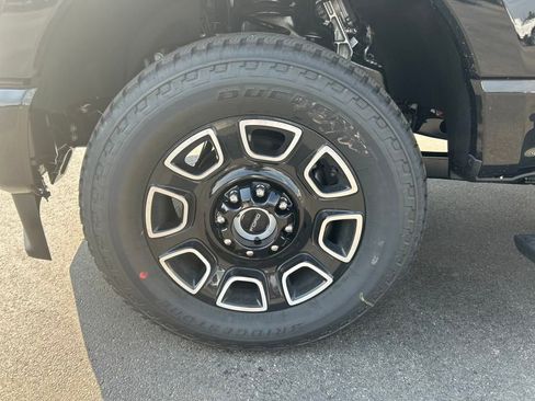 New 2025 Ford F250 Platinum w/ FX4 Off-Road Package image 9