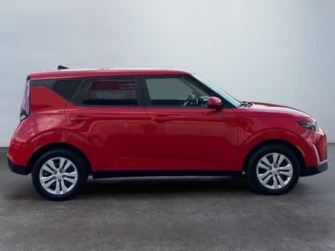 Used 2024 Kia Soul LX image 4