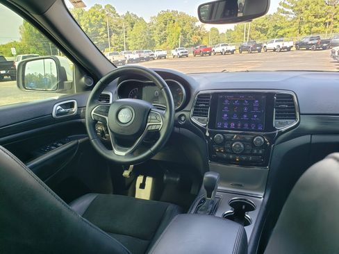 Used 2019 Jeep Grand Cherokee Altitude RWD image 34