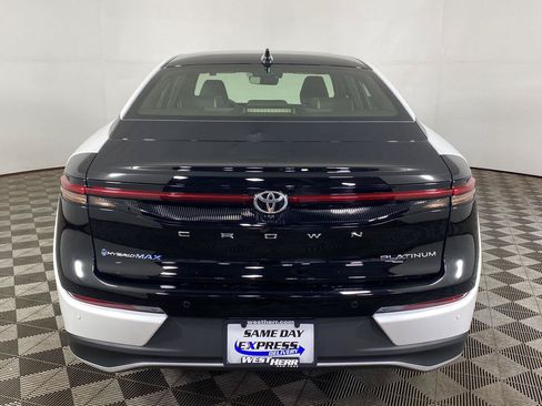 Used 2025 Toyota Crown Platinum AWD/4WD image 5