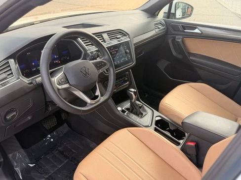Certified 2022 Volkswagen Tiguan SE FWD image 8