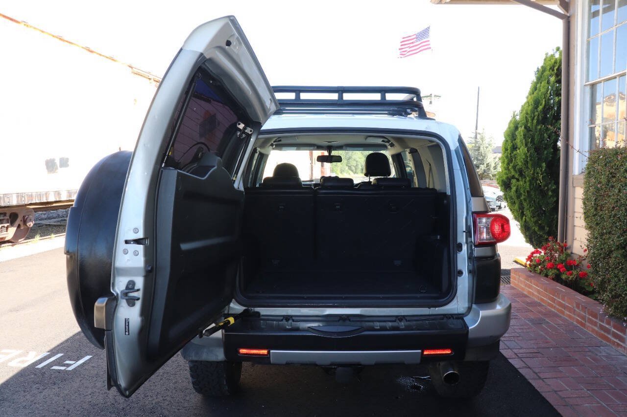 Used 2010 Toyota FJ Cruiser 4WD w/ Convenience Pkg image 39