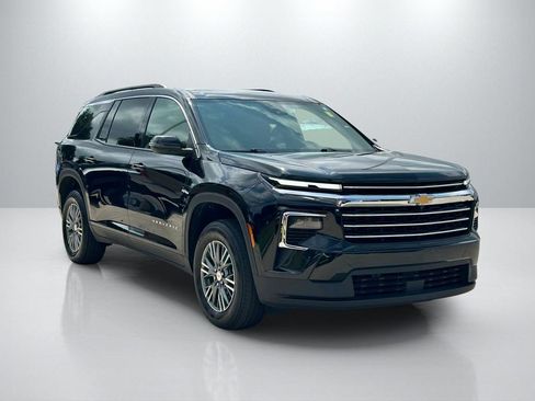 Used 2025 Chevrolet Traverse LT FWD image 3