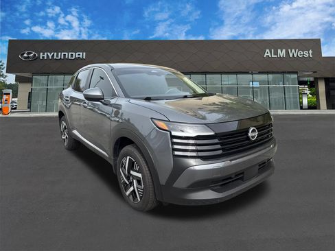 Used 2025 Nissan Kicks SV FWD image 3