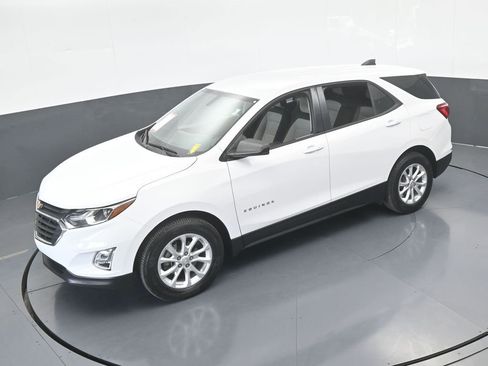 Used 2018 Chevrolet Equinox LS image 43