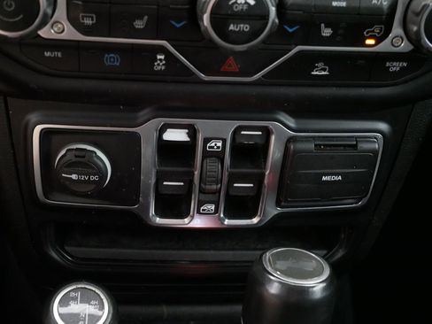 Certified 2022 Jeep Wrangler Unlimited Sahara w/ Cold Weather Group image 38