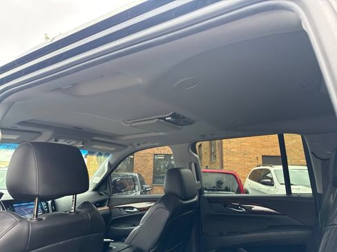 Used 2015 Cadillac Escalade ESV Luxury AWD/4WD image 18