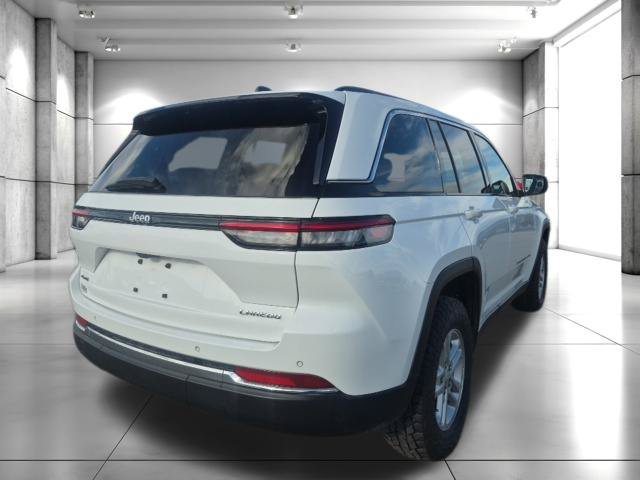 Used 2023 Jeep Grand Cherokee Laredo AWD/4WD image 6
