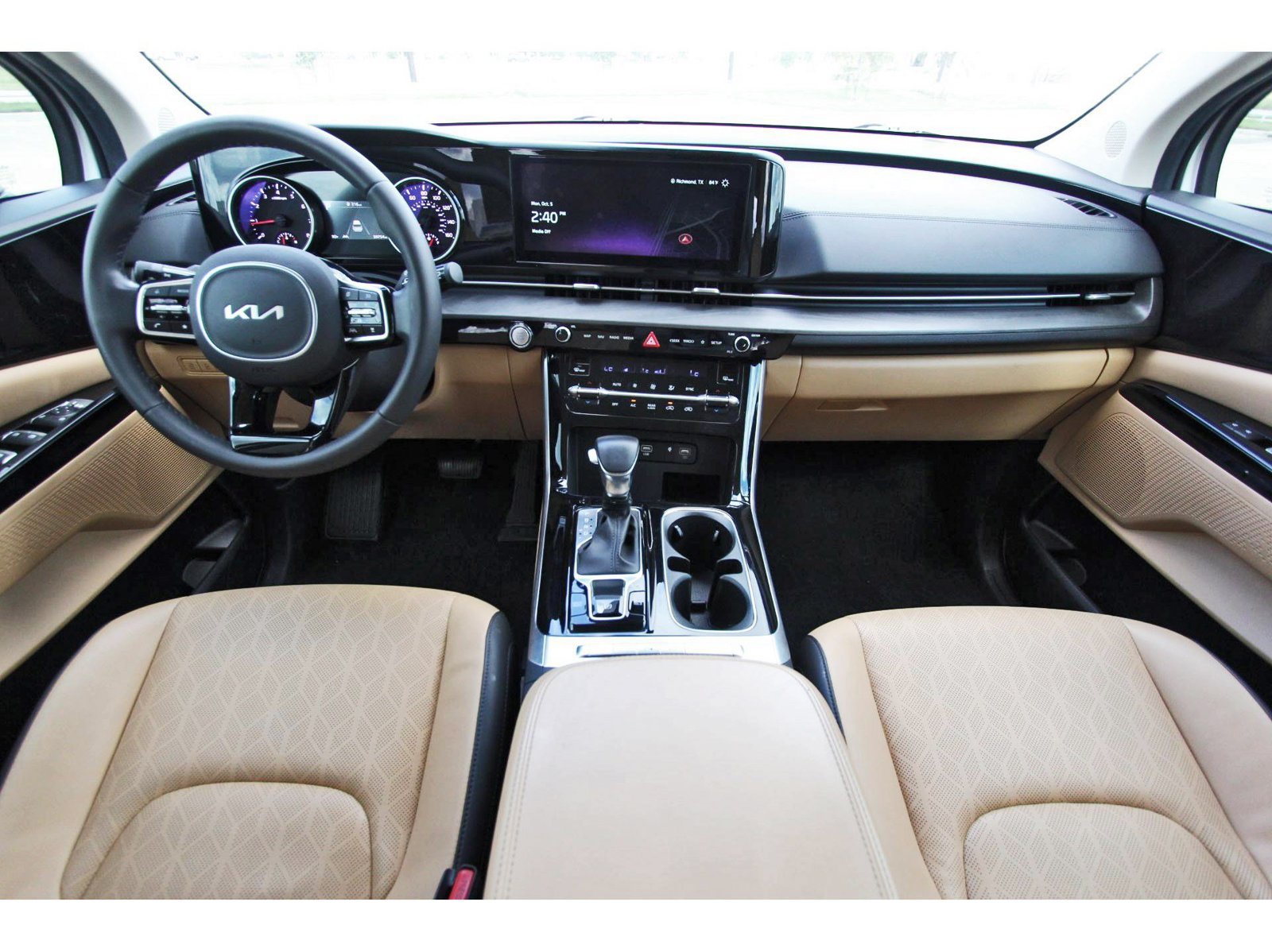Used 2024 Kia Carnival EX FWD image 10