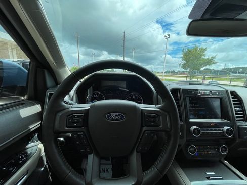 Used 2018 Ford Expedition XLT w/ Equipment Group 202A RWD image 16
