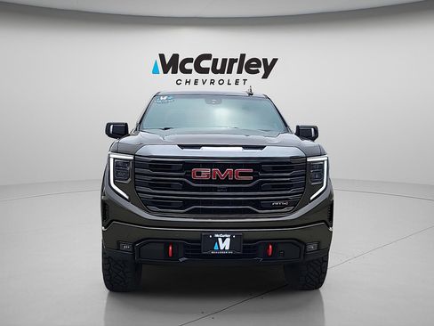 Used 2024 GMC Sierra 1500 AT4 w/ AT4 Preferred Package AWD/4WD image 2
