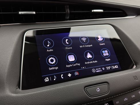 Used 2021 Cadillac XT4 Luxury w/ Cold Weather Package image 19