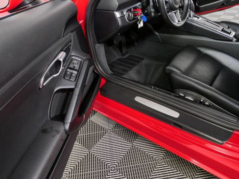 Used 2018 Porsche 718 Cayman RWD image 8