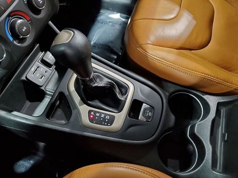 Used 2018 Jeep Cherokee Latitude w/ Altitude Package image 34