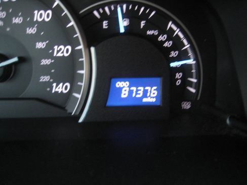 Used 2012 Toyota Camry LE image 23