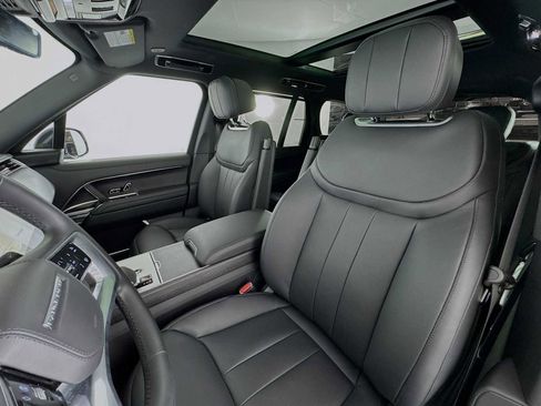 New 2025 Land Rover Range Rover SE image 10