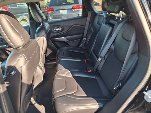 Certified 2019 Jeep Cherokee Latitude Plus image 18