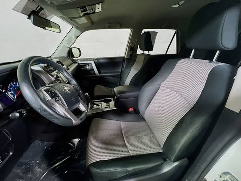 Certified 2018 Toyota 4Runner SR5 AWD/4WD image 18