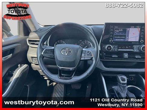Used 2021 Toyota Highlander XLE AWD/4WD image 18