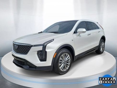 Used 2025 Cadillac XT4 Premium Luxury FWD image 2