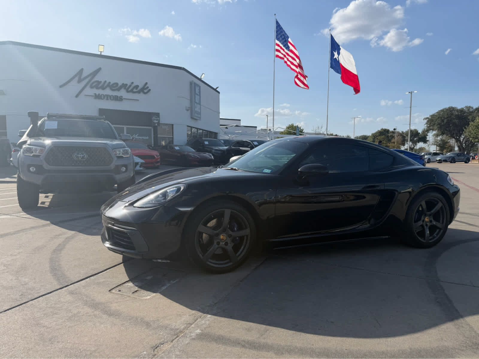 Used 2019 Porsche 718 Cayman RWD image 1