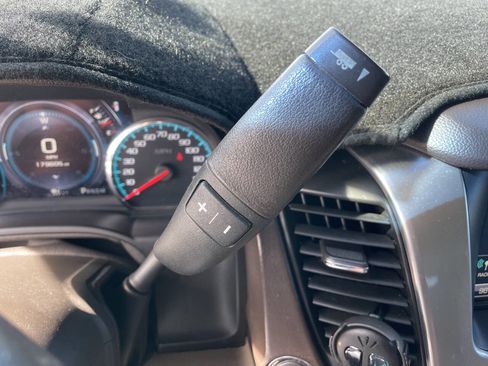 Used 2016 Chevrolet Suburban LTZ image 17