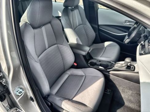 Used 2025 Toyota Corolla SE image 32