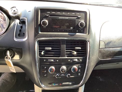 Used 2013 Dodge Grand Caravan SXT FWD image 32