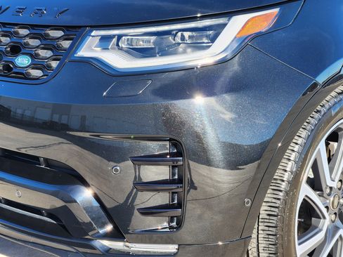 Used 2025 Land Rover Discovery Dynamic SE image 9