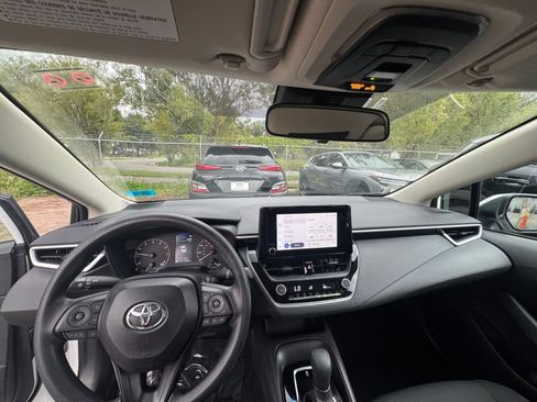 Used 2025 Toyota Corolla LE FWD image 27