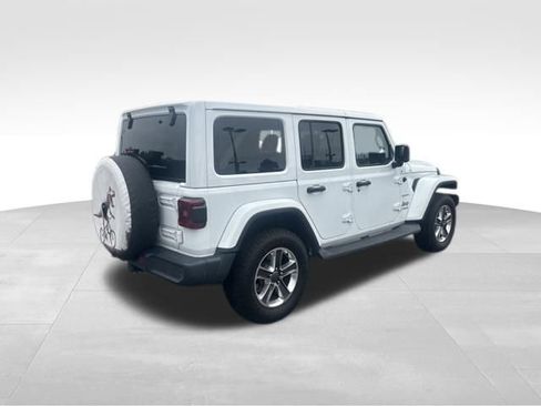 Used 2018 Jeep Wrangler Unlimited Sahara AWD/4WD image 7