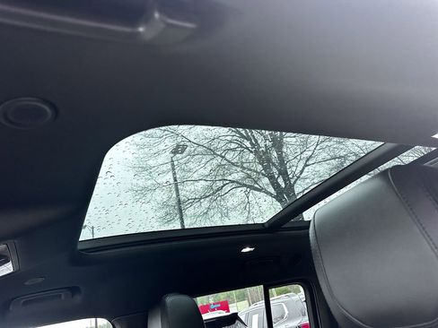 Used 2024 Land Rover Defender 130 S image 12