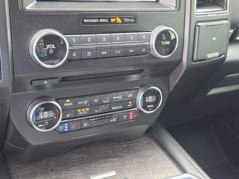 Used 2018 Ford Expedition Limited RWD image 25