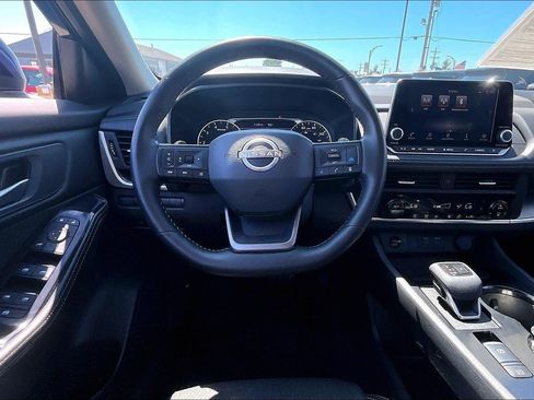 Used 2025 Nissan Rogue SV AWD/4WD image 8
