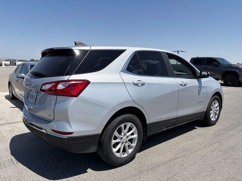 Used 2021 Chevrolet Equinox LT w/ Driver Convenience Package FWD image 2