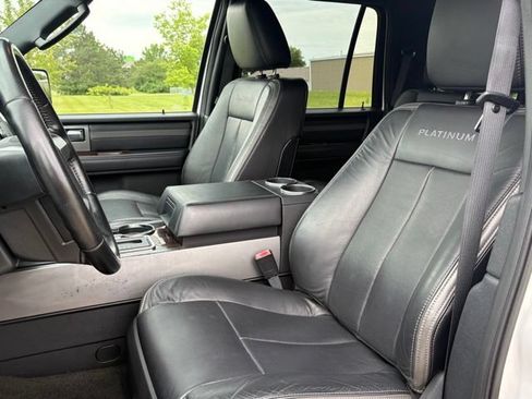 Used 2017 Ford Expedition Platinum AWD/4WD image 9