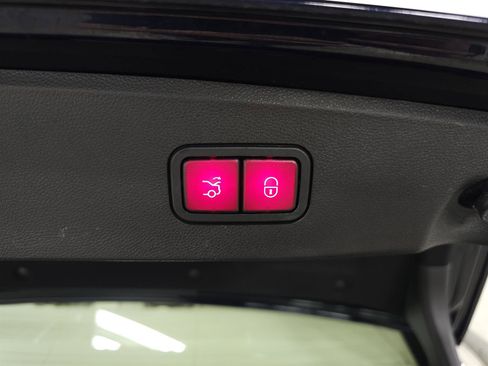 Used 2014 Mercedes-Benz E 350 4MATIC Sedan image 8