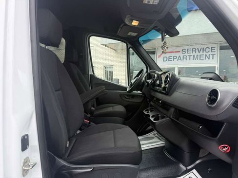Used 2025 Mercedes-Benz Sprinter 2500 image 33