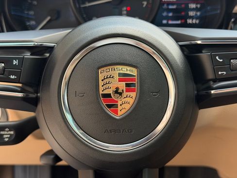 Used 2023 Porsche Macan AWD/4WD image 34