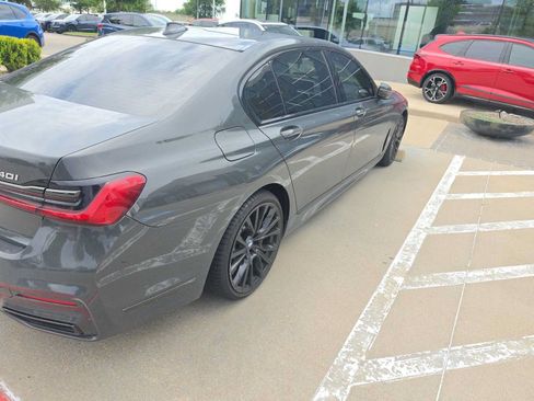 Used 2022 BMW 740i xDrive w/ M Sport Package AWD/4WD image 4