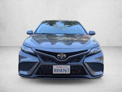 Used 2021 Toyota Camry SE image 2