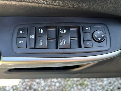 Used 2021 Jeep Cherokee High Altitude AWD/4WD image 25