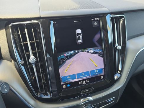 Certified 2023 Volvo XC60 B5 Core image 30