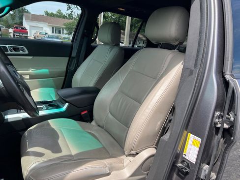 Used 2013 Ford Explorer XLT FWD image 19