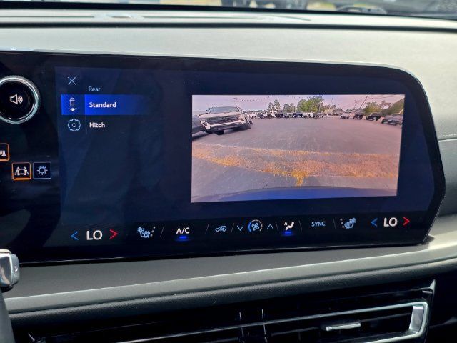 Used 2026 Chevrolet Traverse LT FWD image 23