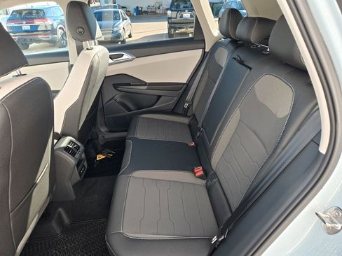 New 2026 Volkswagen Taos SE image 17