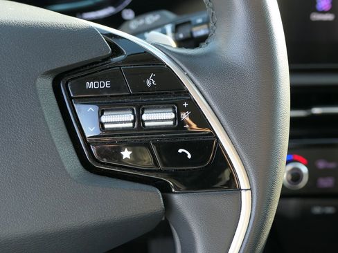 Used 2023 Kia Niro EX image 16